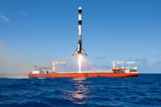 Starship Heat Shield: 1650°C आग में कैसे बचता है?